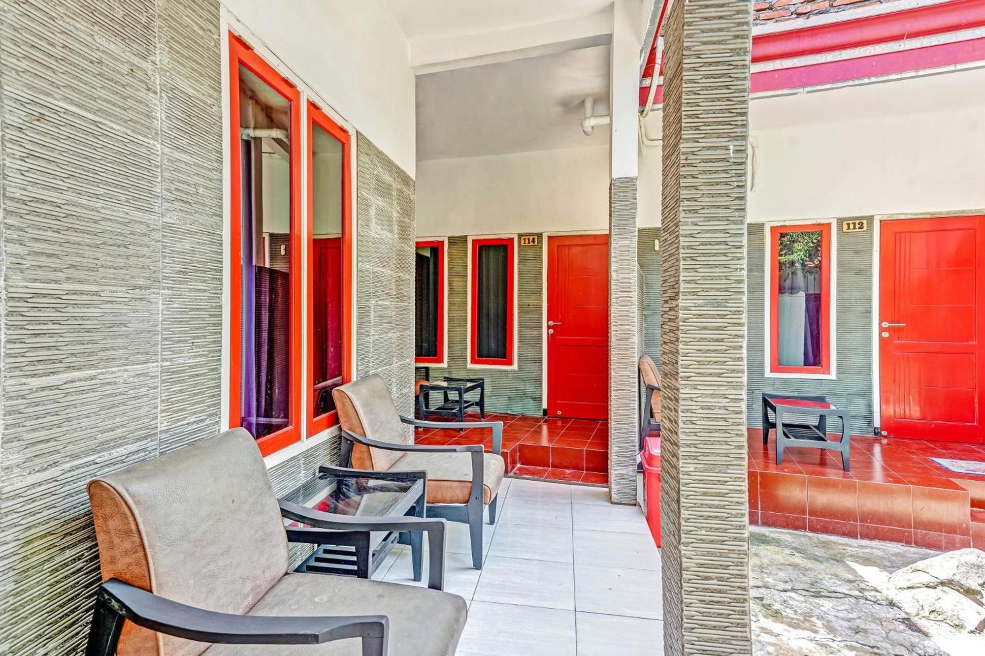 Hotel Kalimantan Сурабая Екстериор снимка