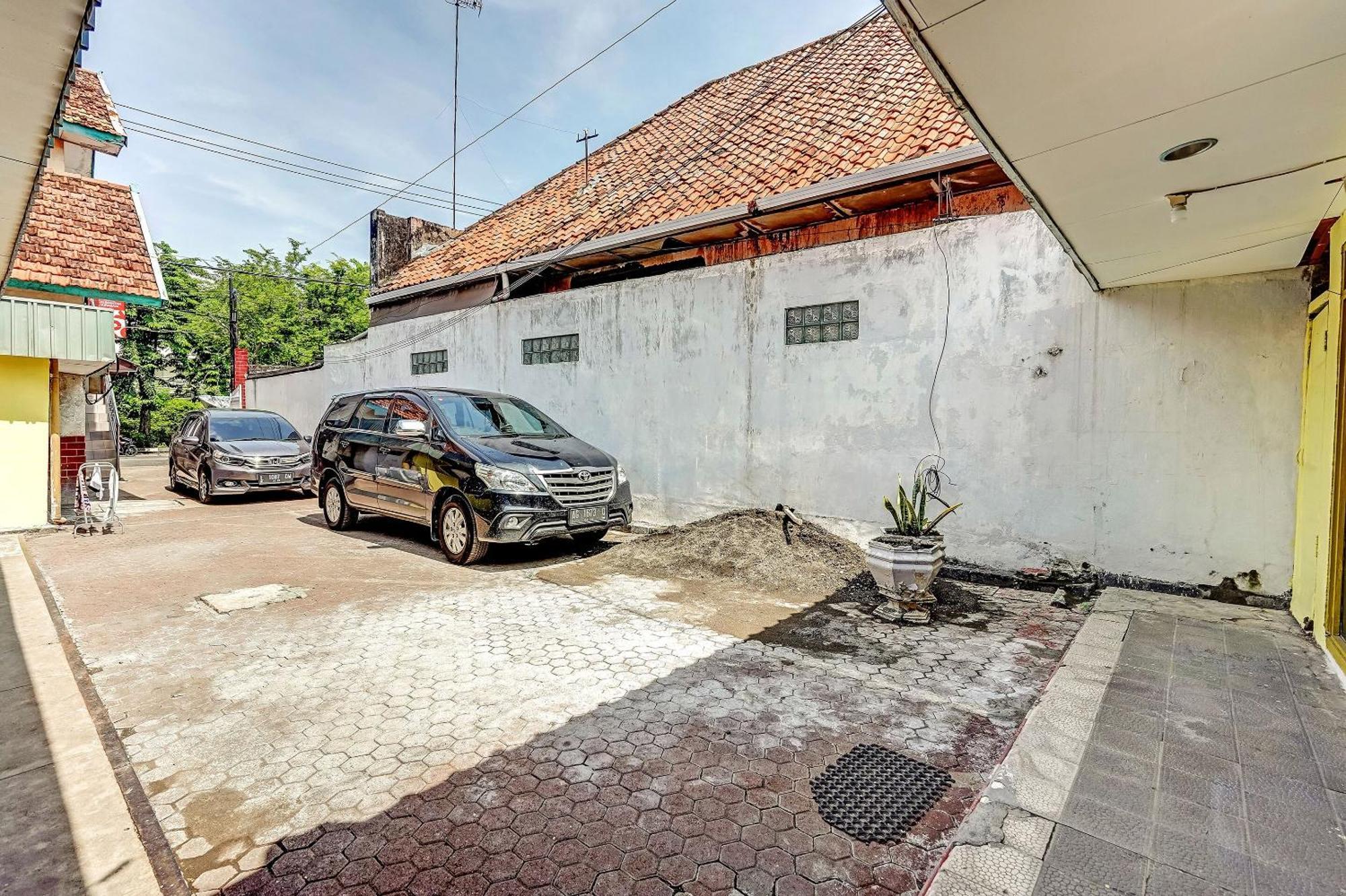 Hotel Kalimantan Сурабая Екстериор снимка